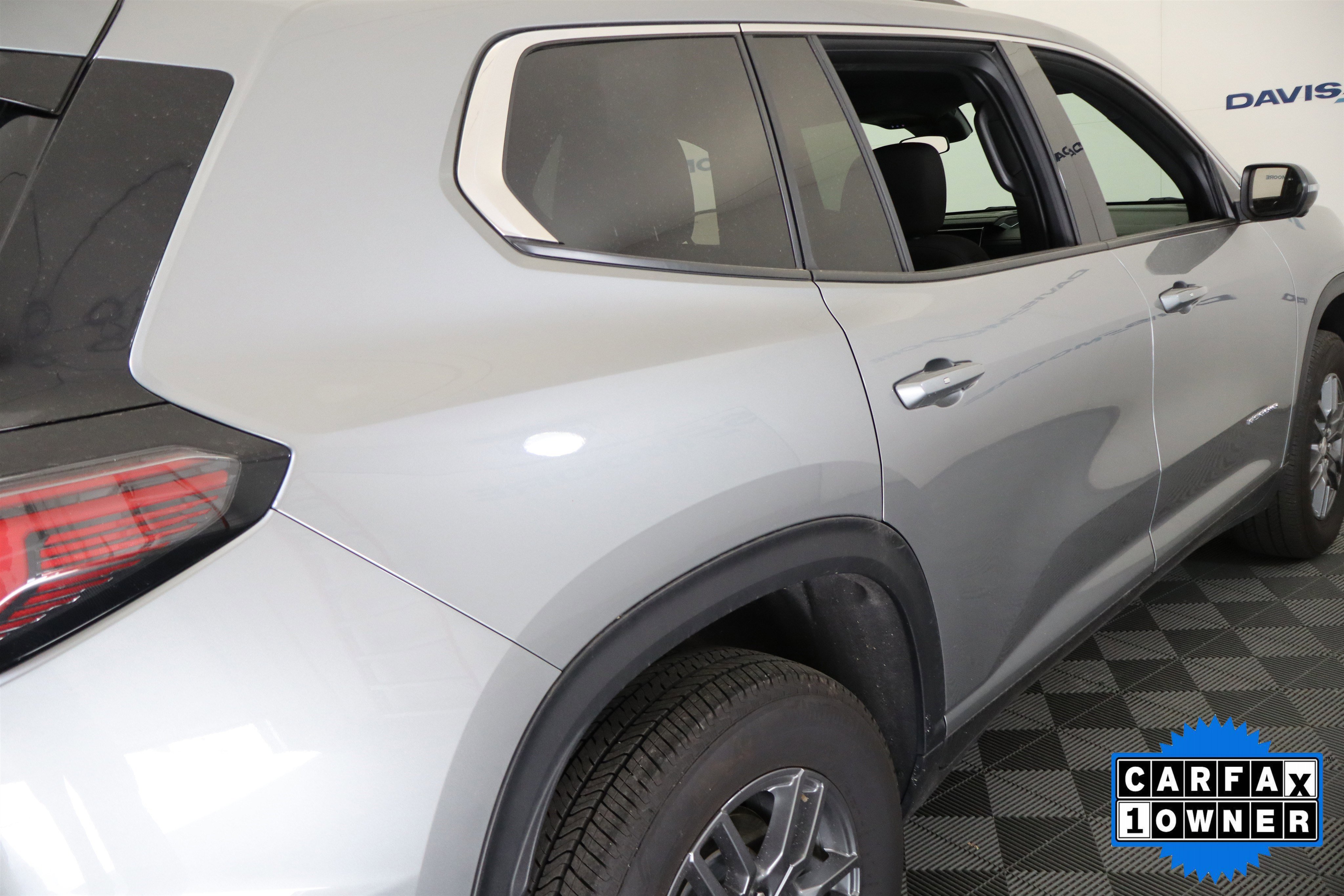 Used 2025 GMC Acadia Elevation AWD/4WD image 7