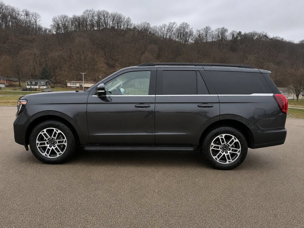 Used 2025 Ford Expedition Active AWD/4WD image 8
