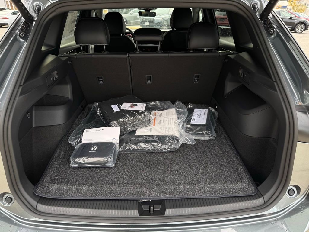 New 2026 Volkswagen Tiguan SE R-Line image 12