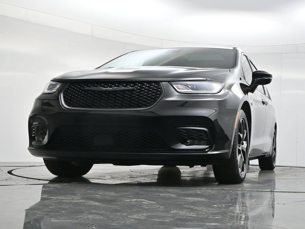 Used 2025 Chrysler Pacifica Limited FWD image 41