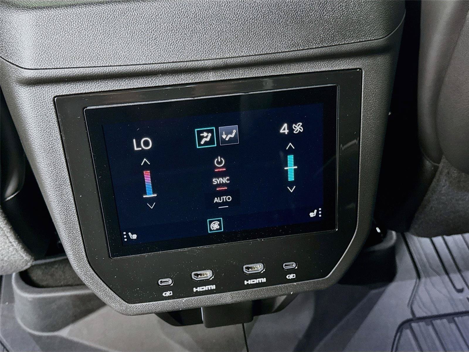 New 2026 GMC Yukon Denali Ultimate w/ LPO, Floor Liner Package AWD/4WD image 21