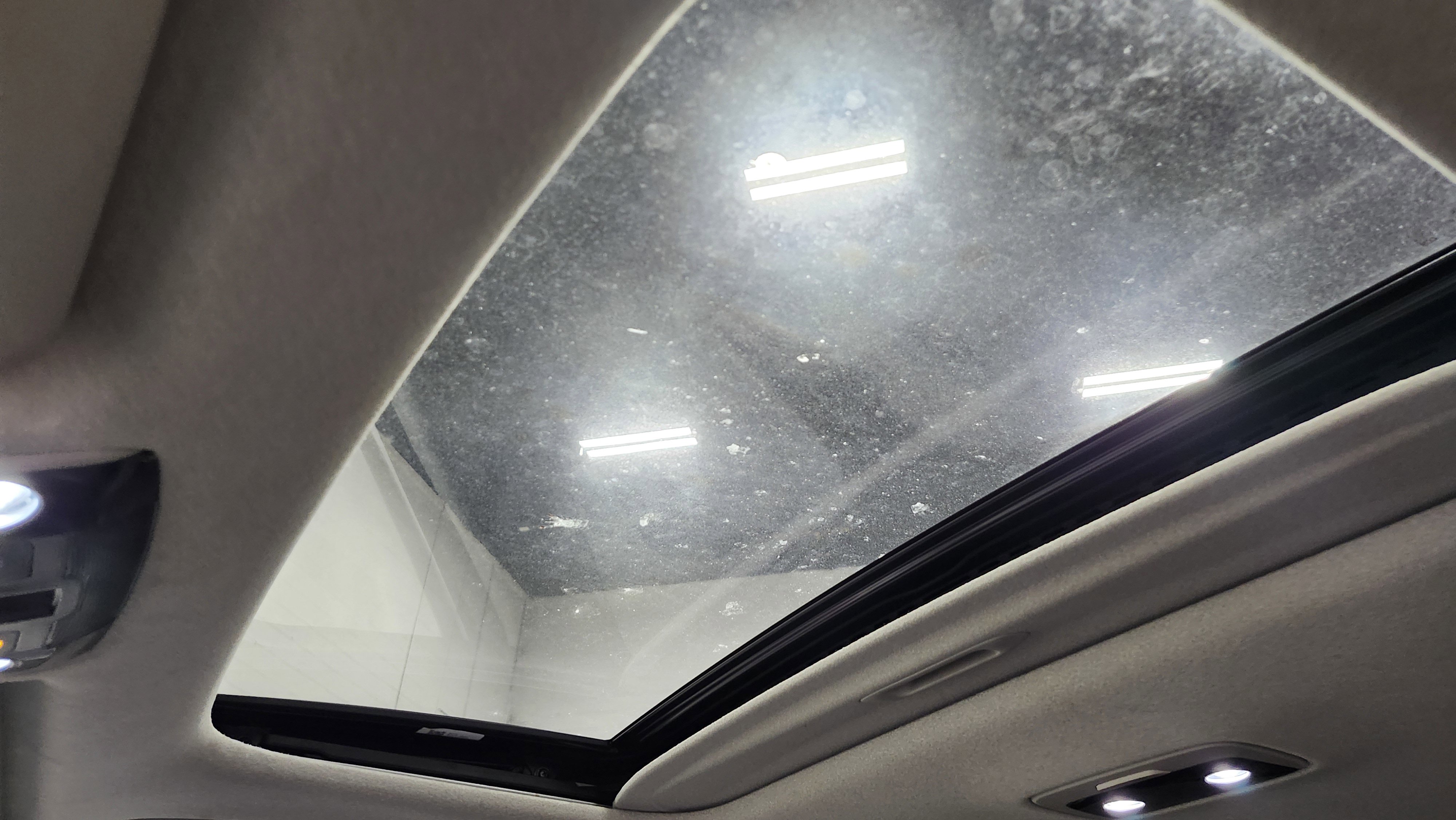 Used 2023 Kia Niro EX Touring image 2