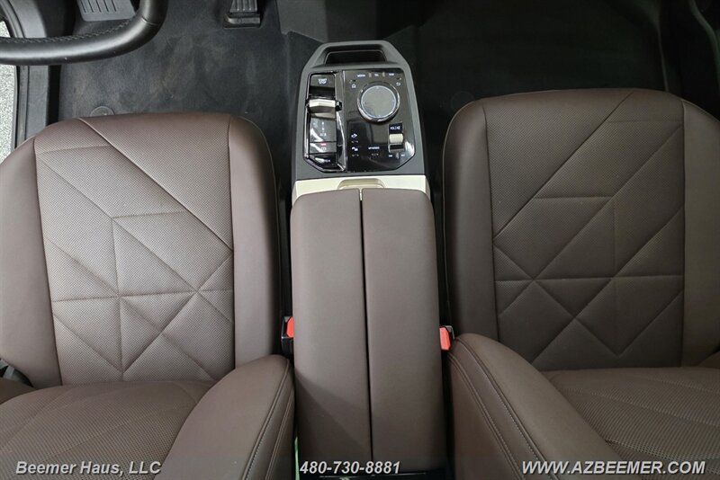 Used 2024 BMW iX xDrive50 AWD/4WD image 18