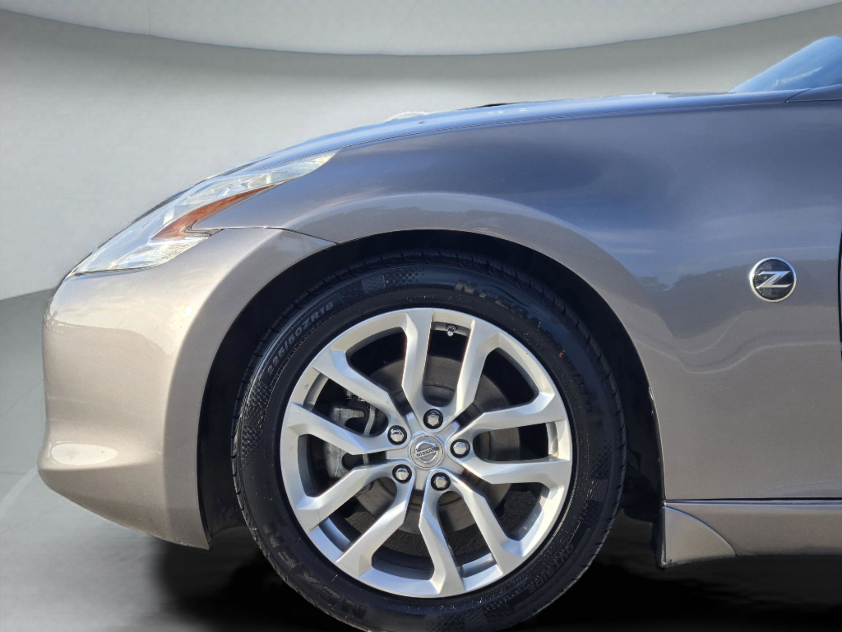 Used 2010 Nissan 370Z Touring RWD image 29