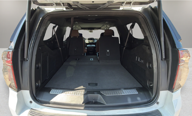 Used 2024 Chevrolet Suburban High Country AWD/4WD image 32