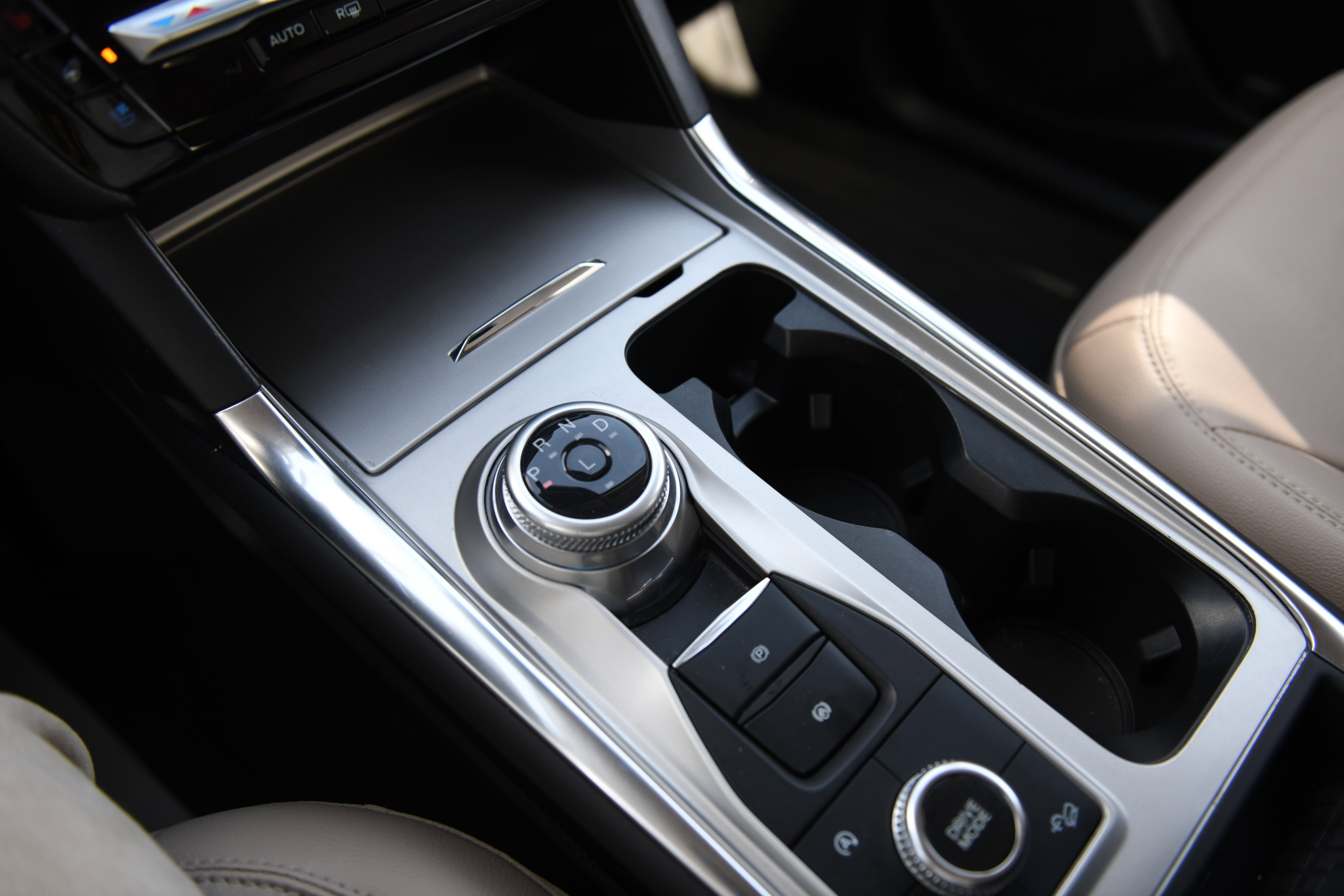 Used 2023 Ford Explorer Limited w/ Equipment Group 301A image 20