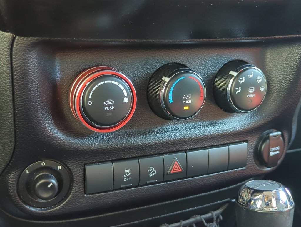 Used 2015 Jeep Wrangler Unlimited Sport w/ Quick Order Package 24S AWD/4WD image 19