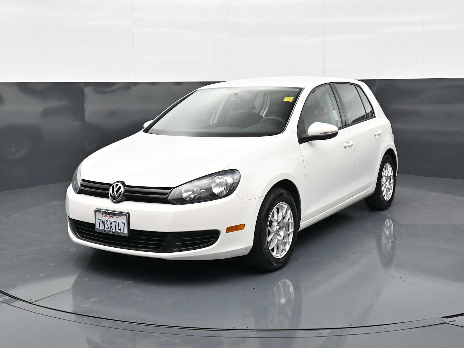 Used 2010 Volkswagen Golf 4-Door image 1