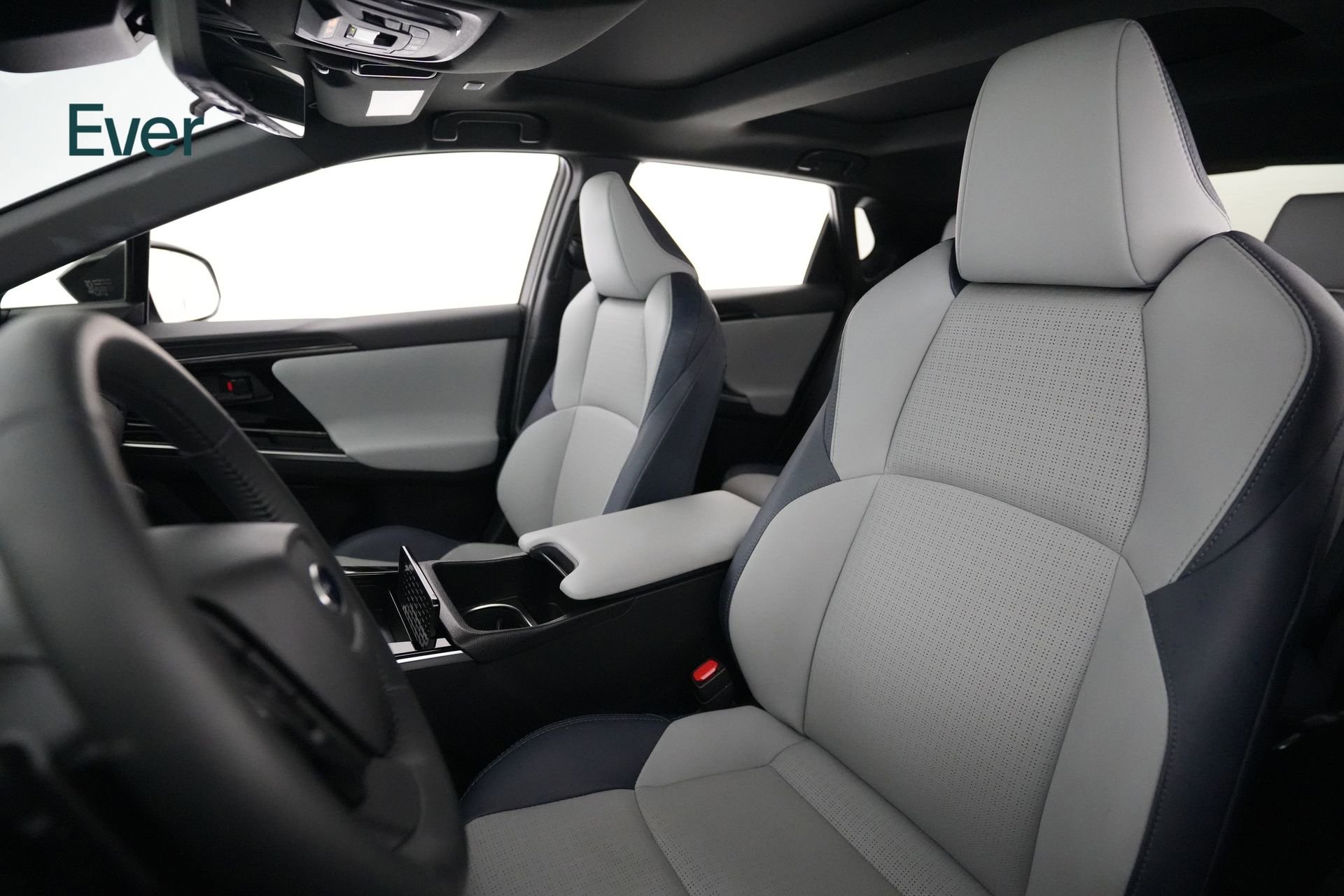 Used 2023 Subaru Solterra Touring image 4