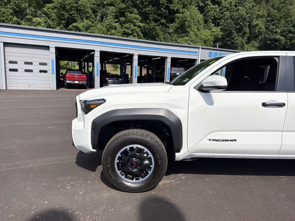 Used 2024 Toyota Tacoma TRD Off-Road AWD/4WD image 10