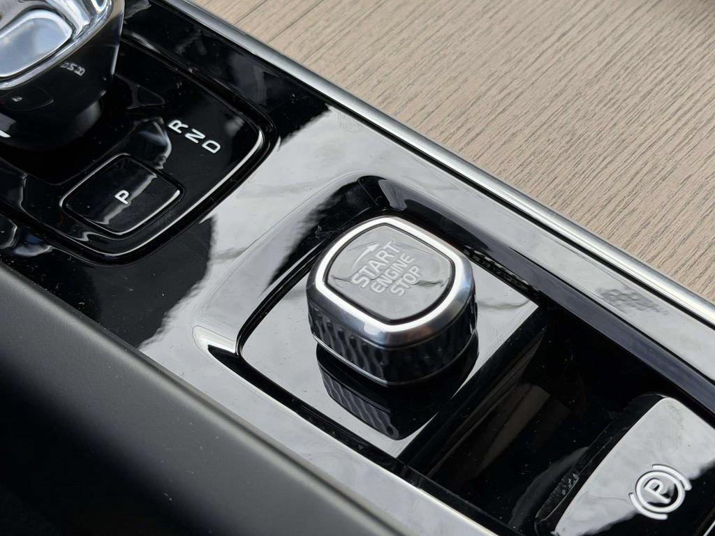 New 2026 Volvo XC60 B5 Plus w/ Protection Package Premier AWD/4WD image 7