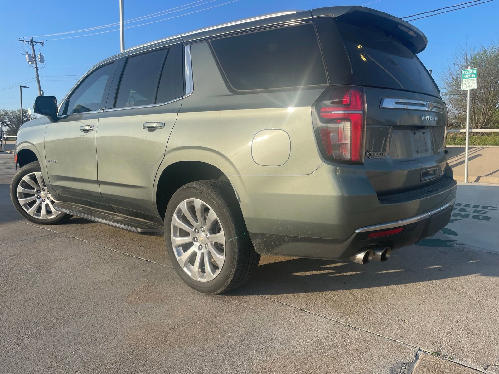 Used 2023 Chevrolet Tahoe Premier w/ Premium Package 2 image 4