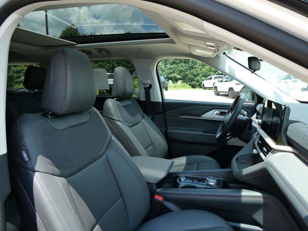 New 2026 Ford Explorer Active w/ Active Comfort Package AWD/4WD image 10