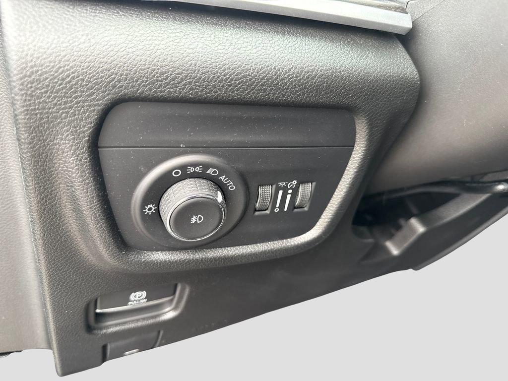 Used 2025 Jeep Grand Cherokee Limited image 10