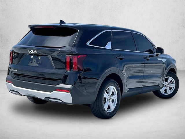 Used 2024 Kia Sorento LX FWD image 2