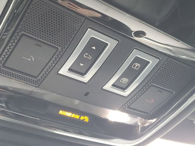 Used 2021 Land Rover Range Rover Velar R-Dynamic S image 21