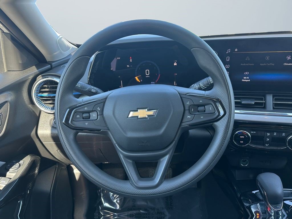 Certified 2025 Chevrolet Trax LT FWD image 12