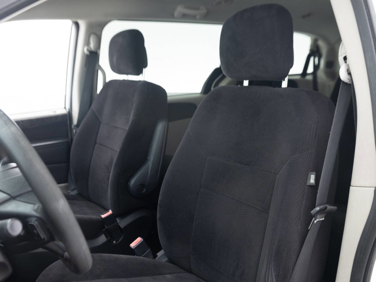 Used 2011 Dodge Grand Caravan Express FWD image 24