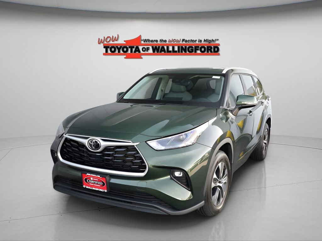 Used 2023 Toyota Highlander XLE AWD/4WD image 1