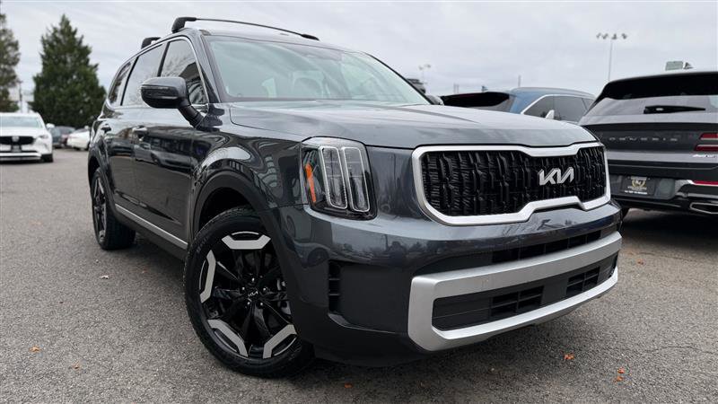 Used 2024 Kia Telluride EX w/ EX Captain's Chair Package image 8