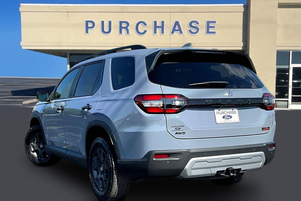 Used 2025 Honda Pilot TrailSport image 4