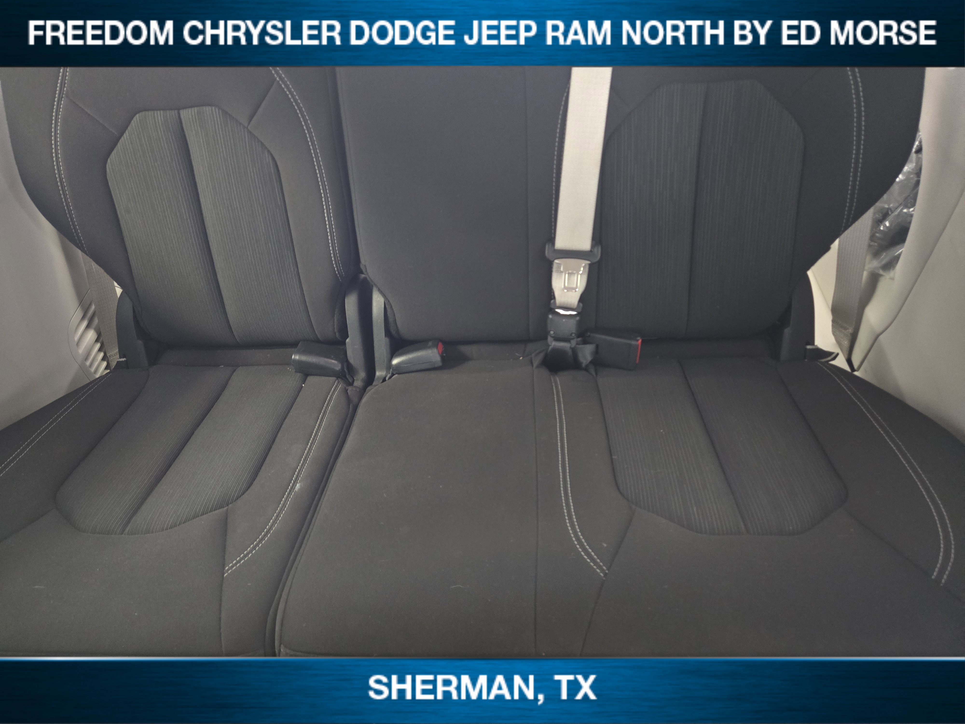 Used 2023 Chrysler Voyager LX image 21