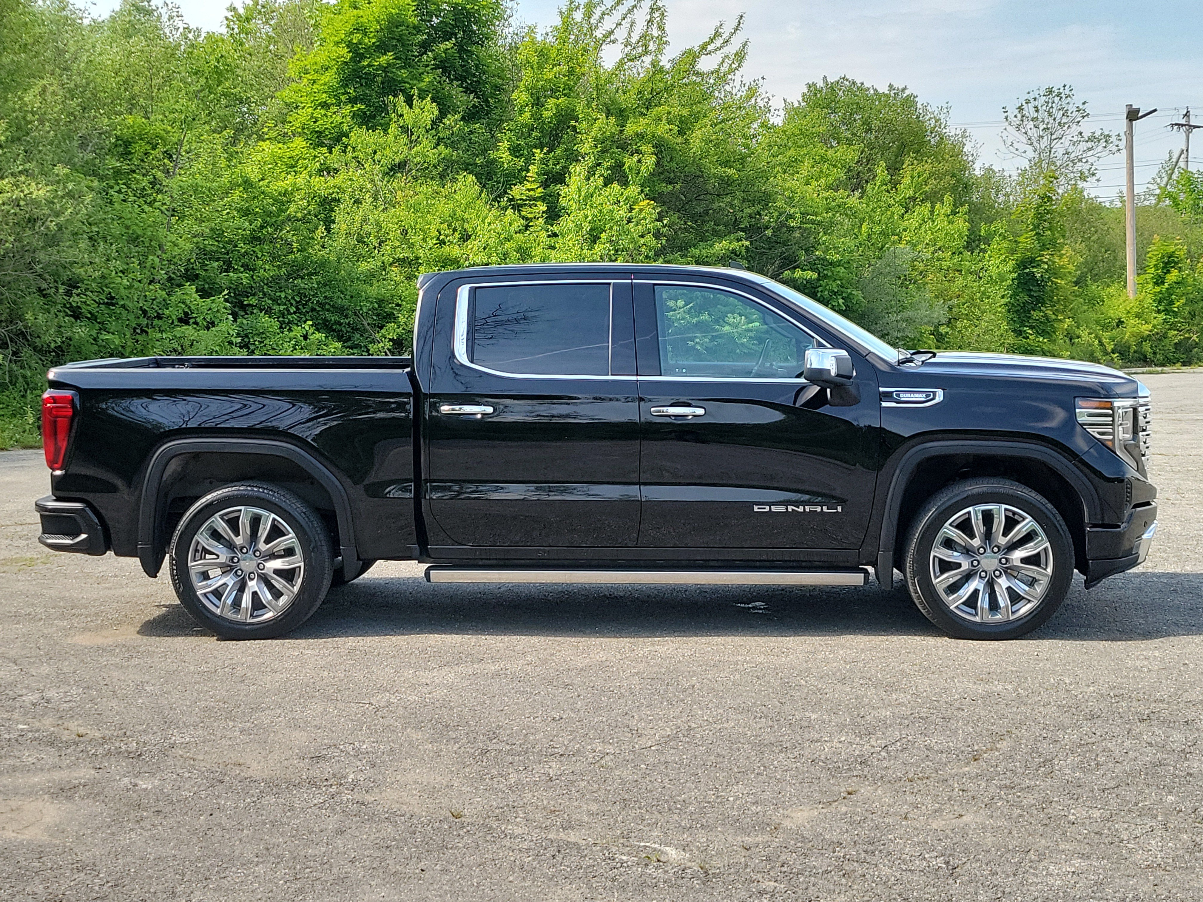 Used 2025 GMC Sierra 1500 Denali w/ Denali Reserve Package AWD/4WD image 4