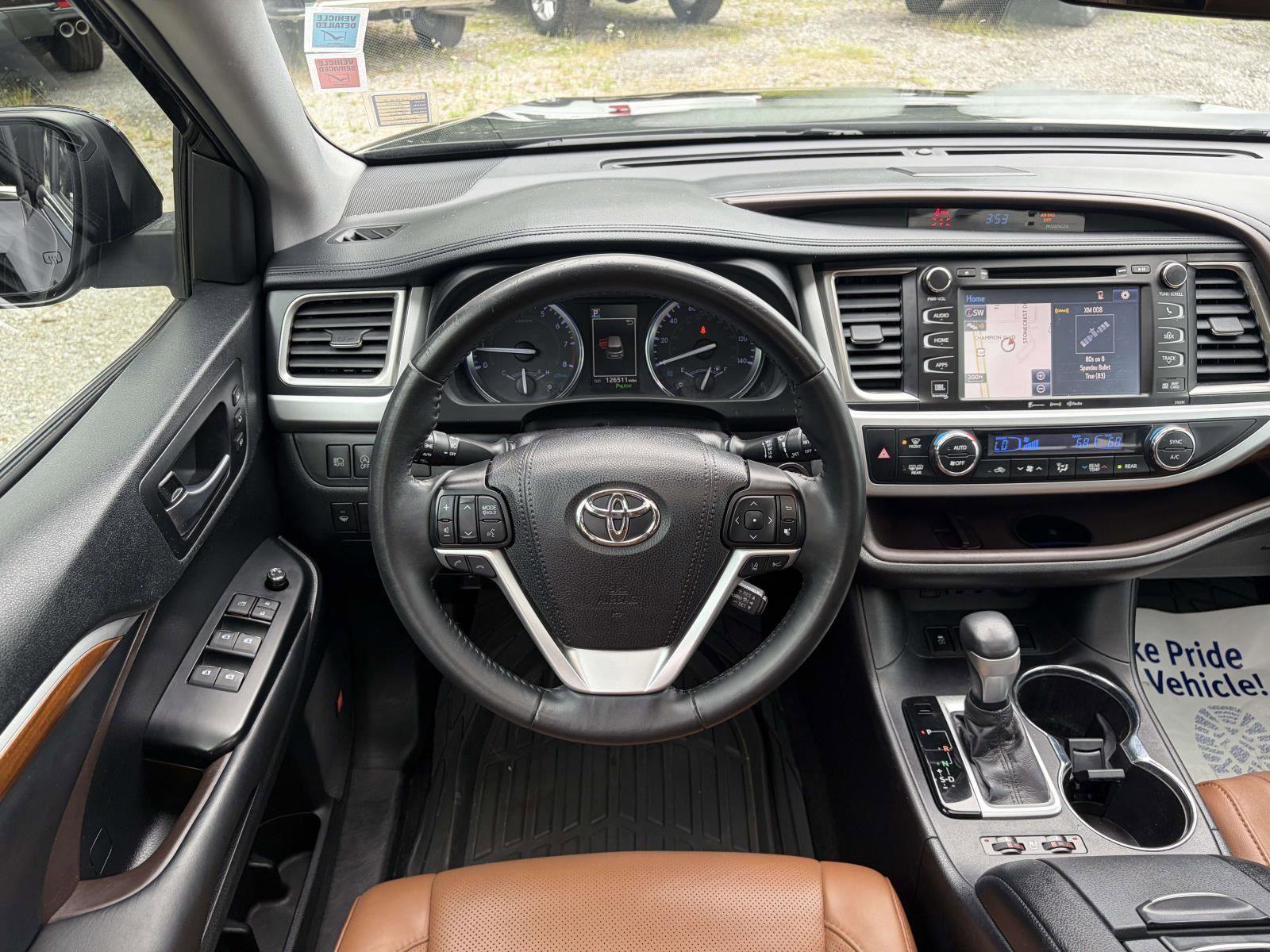 Used 2019 Toyota Highlander Limited FWD image 2