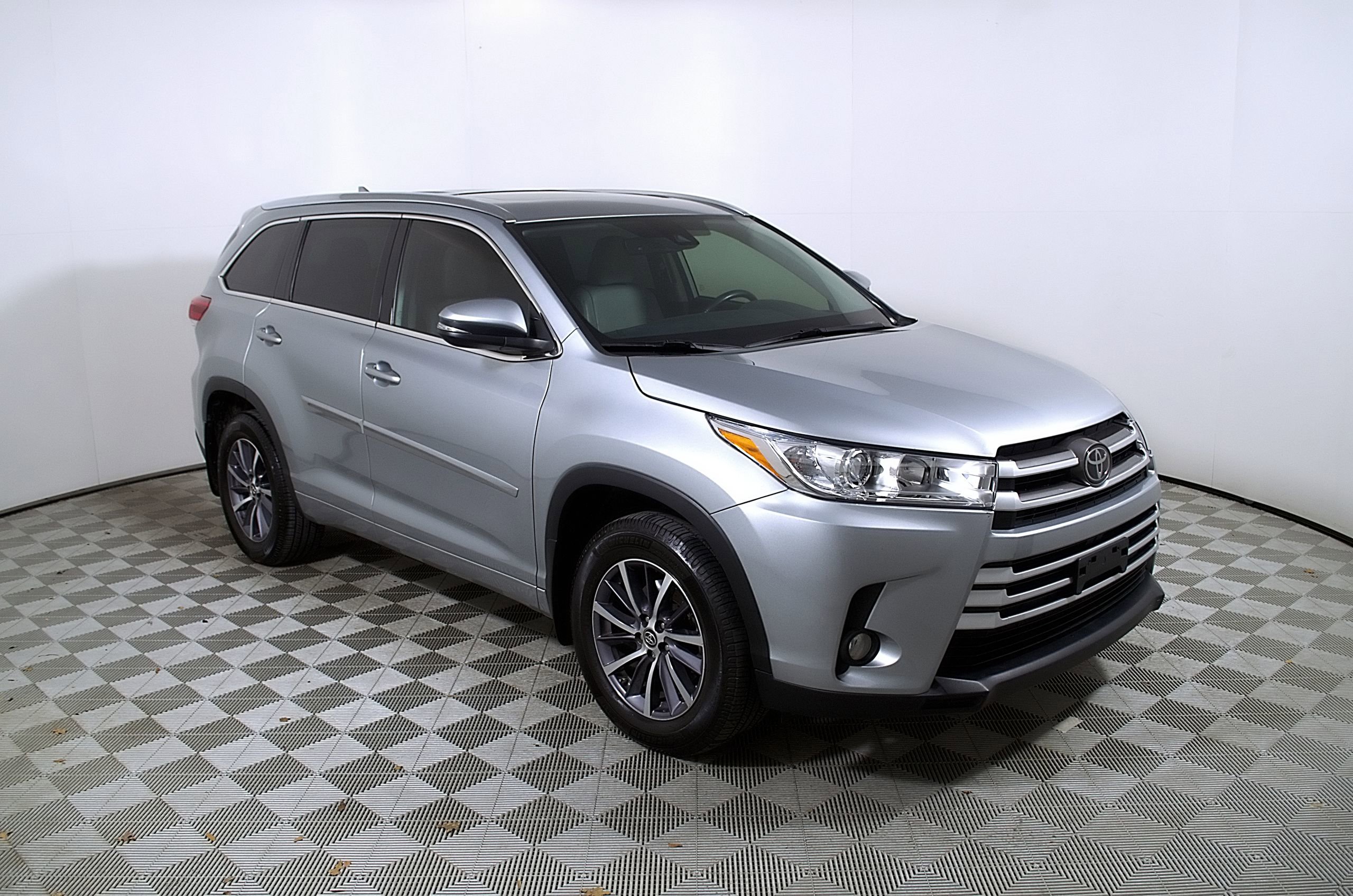 Used 2018 Toyota Highlander XLE image 6