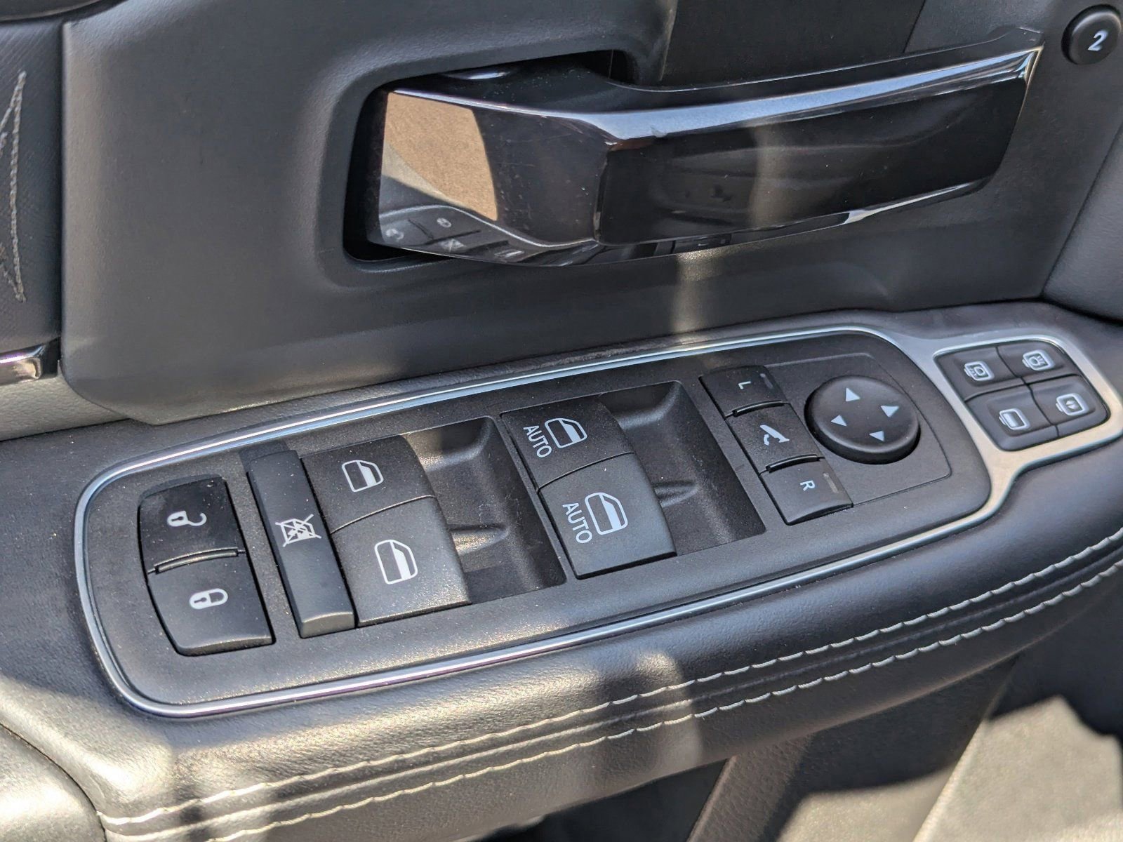 Used 2024 RAM 2500 Limited image 25