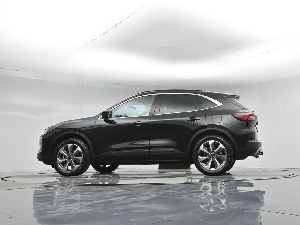 Certified 2025 Ford Escape Platinum w/ Premium Technology Package image 55