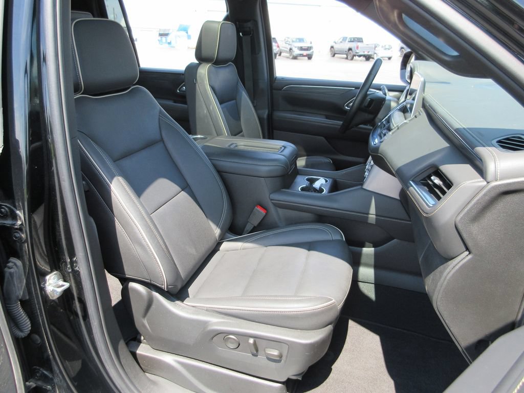 Certified 2024 GMC Yukon XL SLT w/ SLT Premium Package AWD/4WD image 25