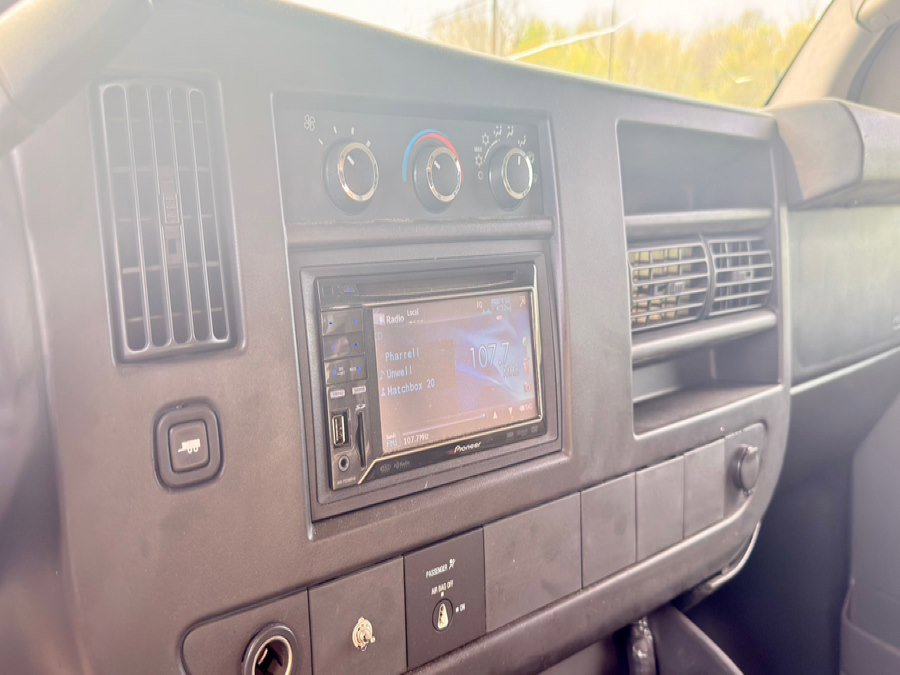 Used 2010 GMC Savana 3500 RWD image 17