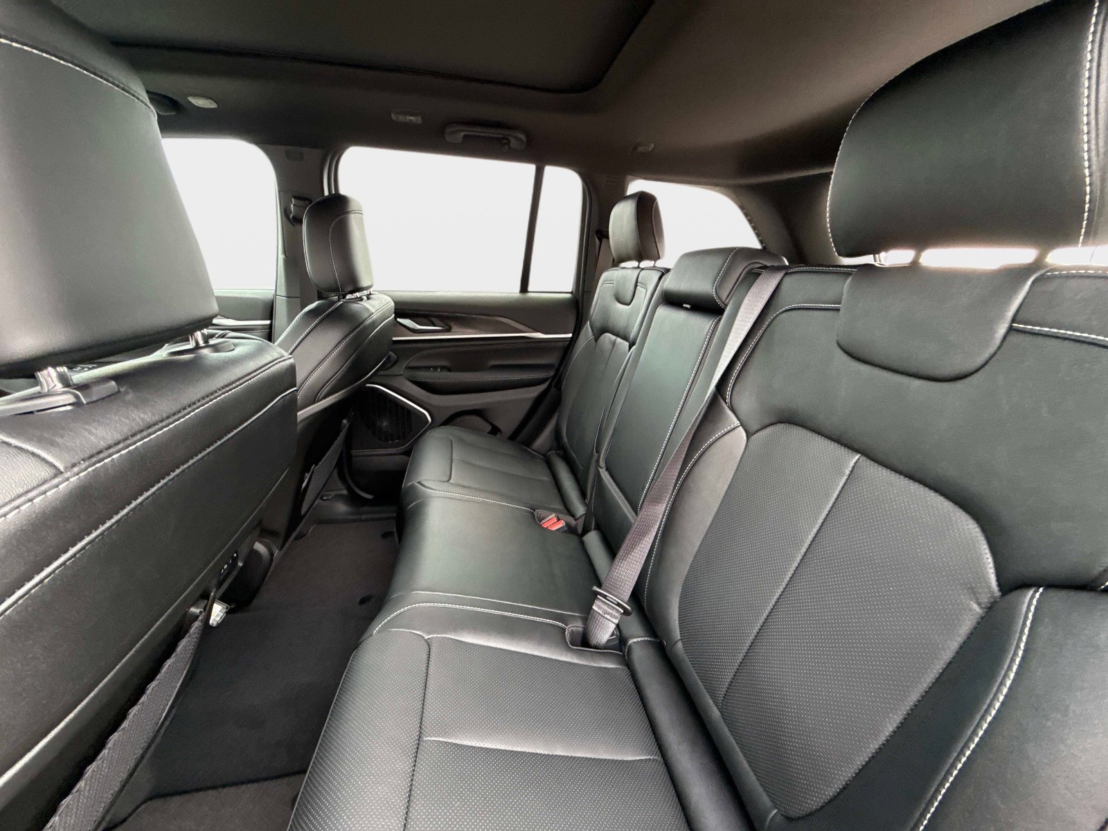 New 2026 Jeep Grand Cherokee Limited AWD/4WD image 15