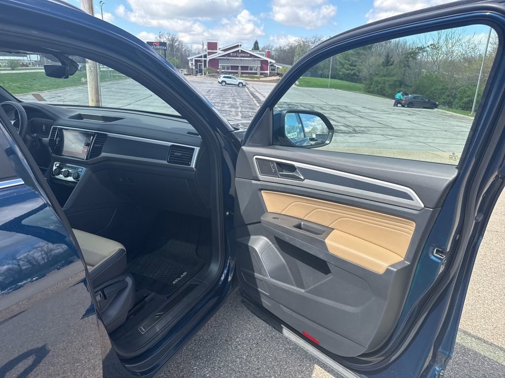 Used 2022 Volkswagen Atlas Cross Sport SE image 40