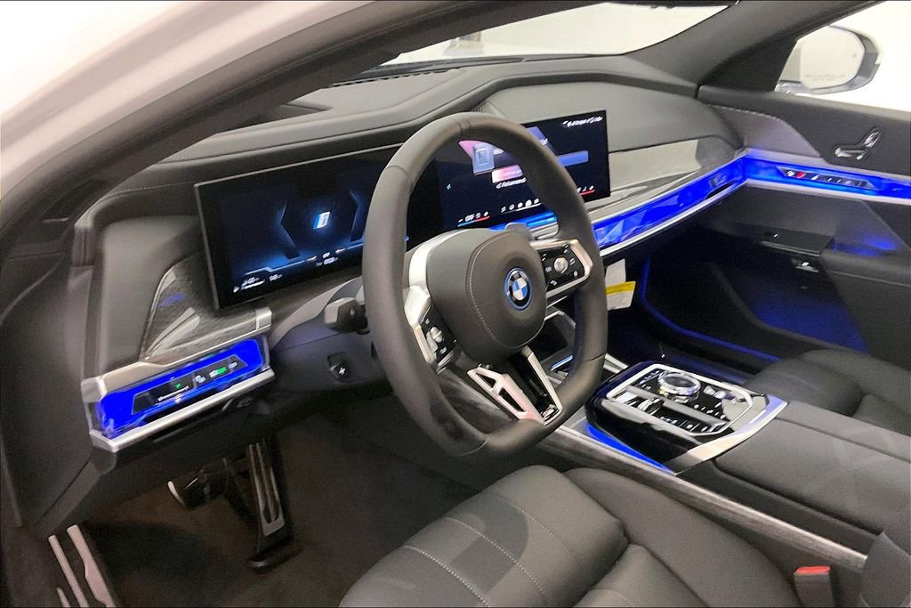 Used 2024 BMW 750e xDrive w/ Premium Package 2 image 4