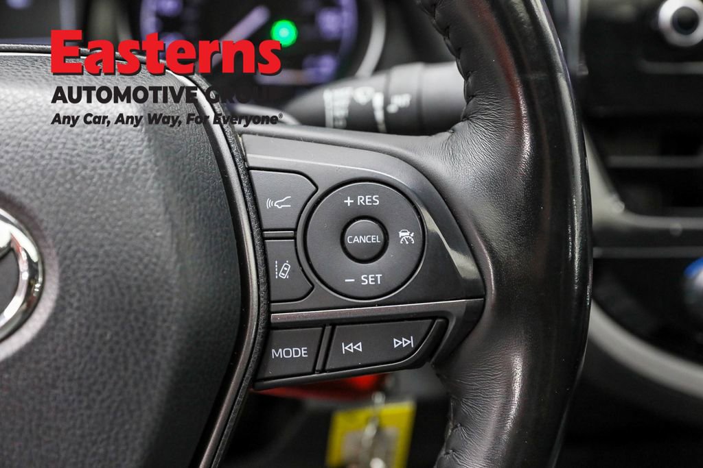 Used 2021 Toyota Camry SE w/ Cold Weather Package image 16