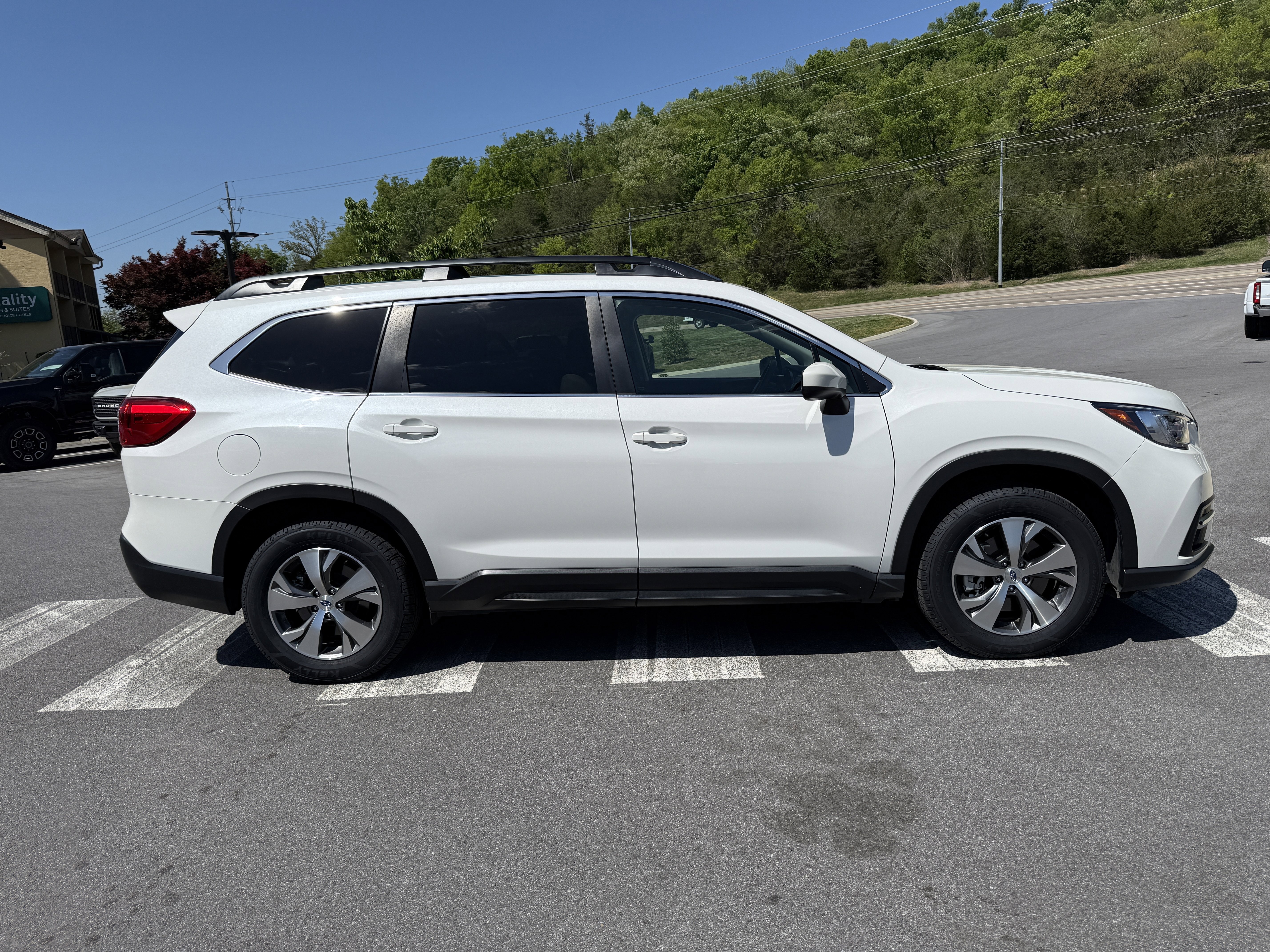 Used 2022 Subaru Ascent Premium w/ Convenience Package AWD/4WD image 4