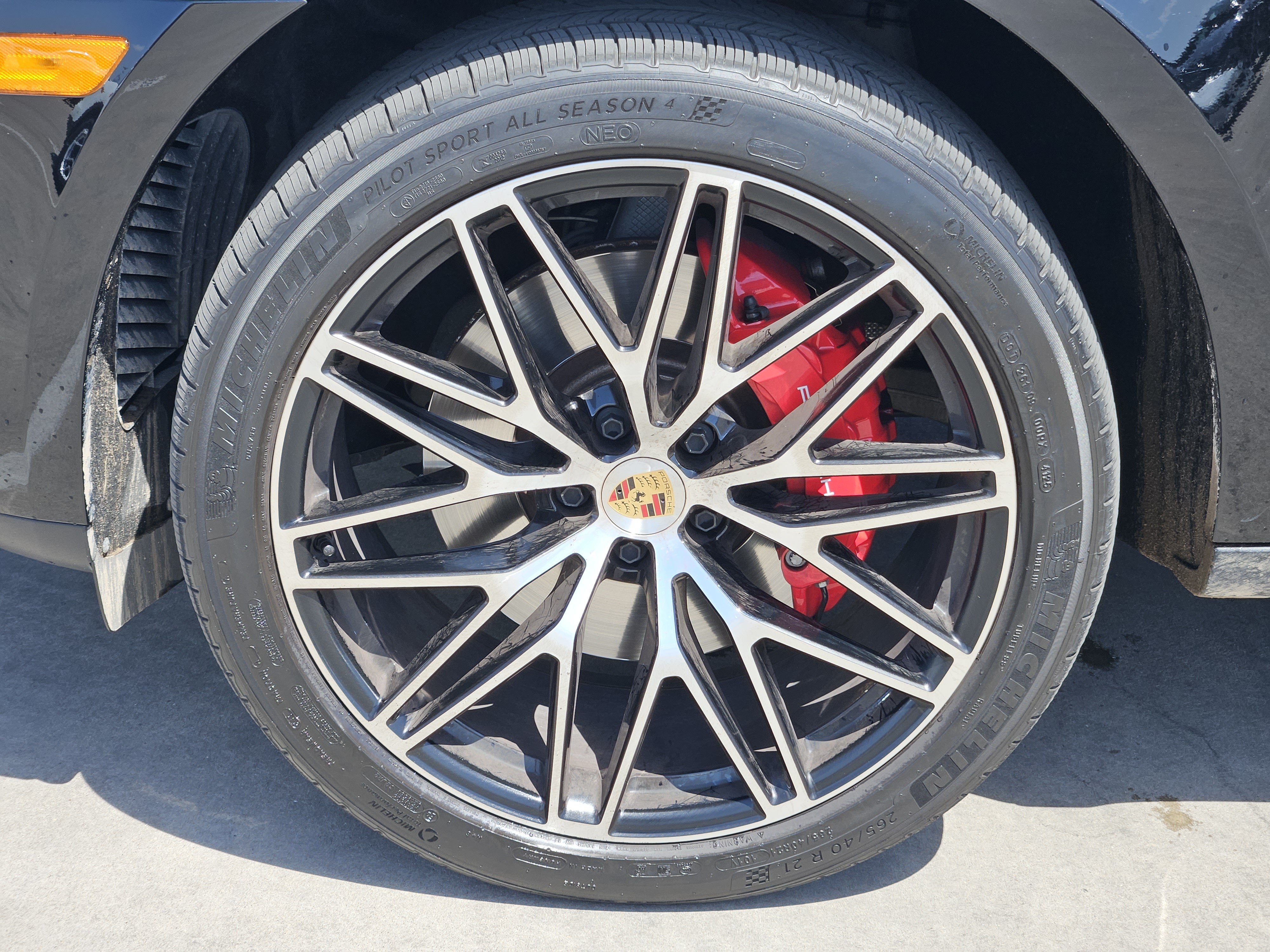 Certified 2024 Porsche Macan S AWD/4WD image 14