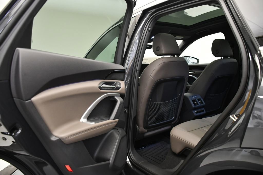 Used 2025 Audi Q5 Premium w/ Convenience Package image 40