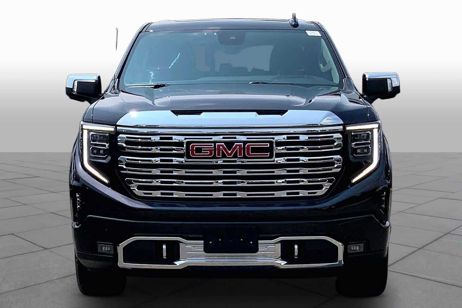 Used 2024 GMC Sierra 1500 Denali w/ Denali Reserve Package AWD/4WD image 3