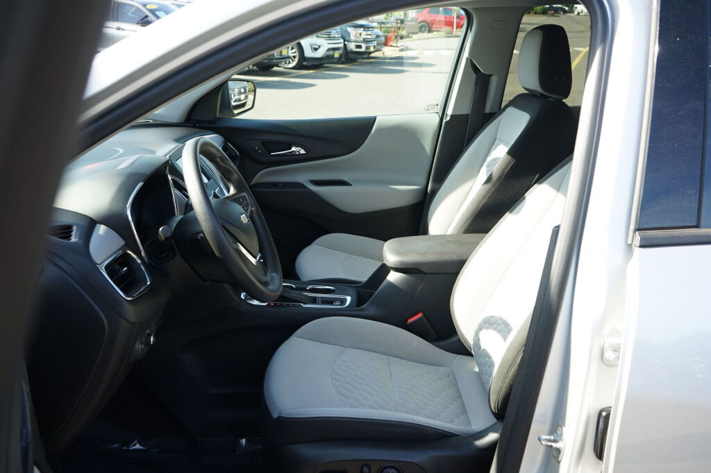 Used 2019 Chevrolet Equinox LS w/ LS Convenience Package AWD/4WD image 16