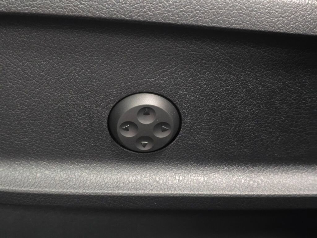 New 2026 Mercedes-Benz GLB 250 4MATIC image 25