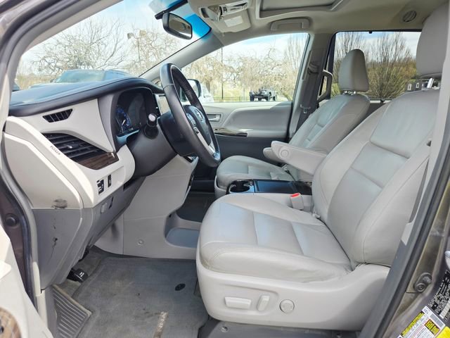 Used 2017 Toyota Sienna XLE FWD image 16
