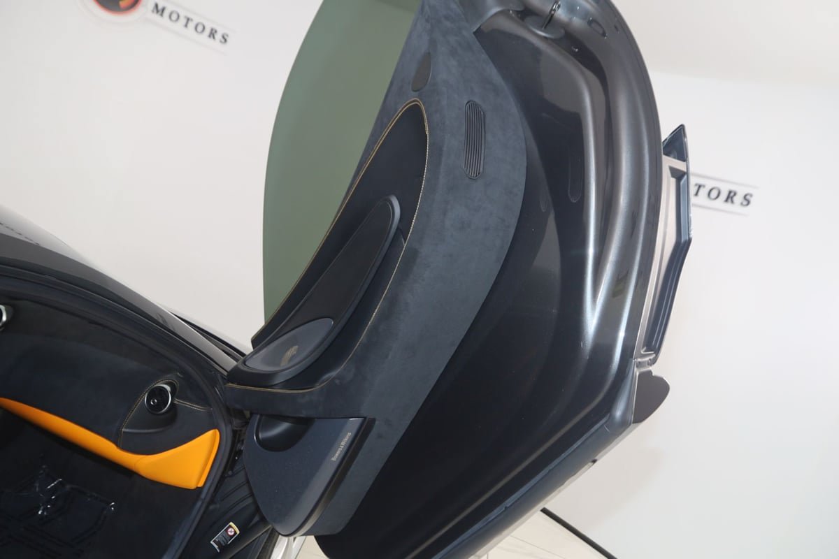 Used 2020 McLaren 570S Coupe RWD image 18