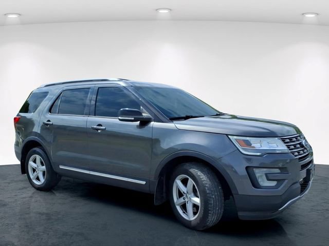 Used 2017 Ford Explorer XLT AWD/4WD image 4