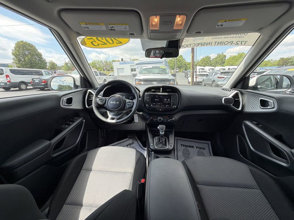 Used 2025 Kia Soul LX w/ LX Technology Package FWD image 10