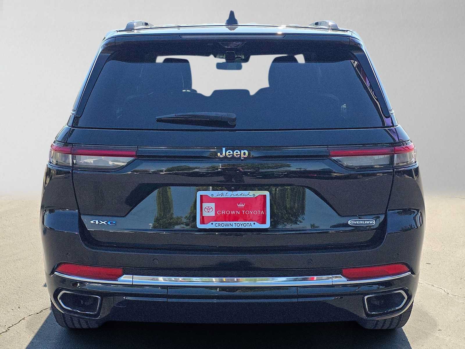 Used 2022 Jeep Grand Cherokee Overland w/ Luxury Tech Group IV AWD/4WD image 4
