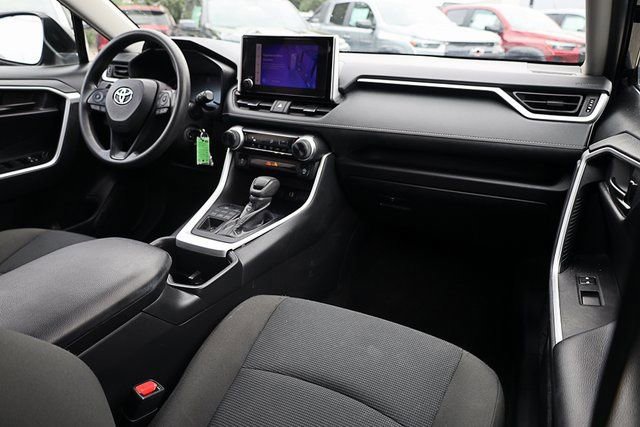 Used 2024 Toyota RAV4 LE image 22