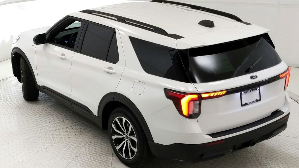 New 2025 Ford Explorer ST-Line w/ Premium Package image 17